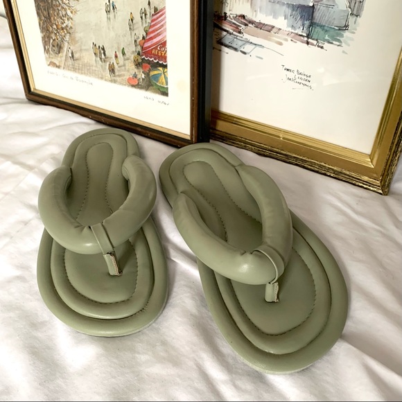 Super Puffy Flip Flops - Picture 2 of 7